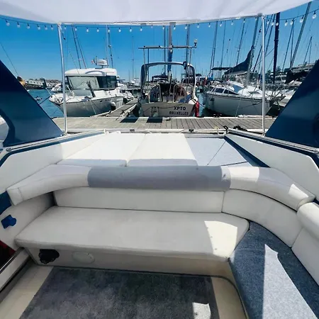 Vina Romance - Romantic Boat In Marina Lizbona