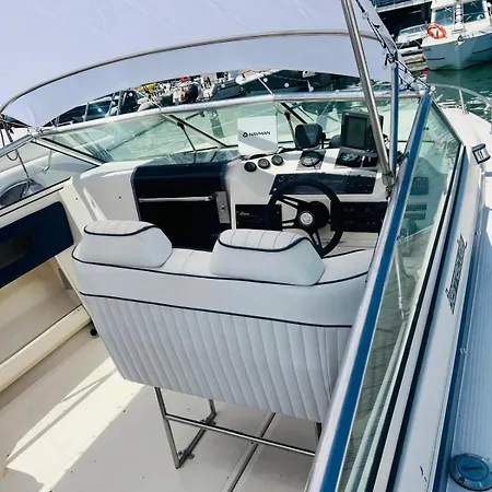 Vina Romance - Romantic Boat In Marina Lizbona