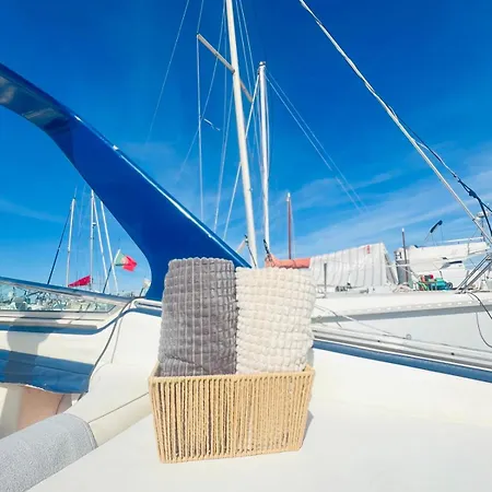 Hotel na wodzie Vina Romance - Romantic Boat In Marina *