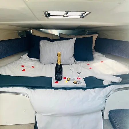 Vina Romance - Romantic Boat In Marina Hotel na wodzie *
