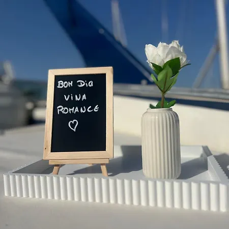 Vina Romance - Romantic Boat In Marina Hotel na wodzie *