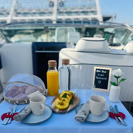 Vina Romance - Romantic Boat In Marina Hotel na wodzie