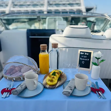 Vina Romance - Romantic Boat In Marina * Lizbona