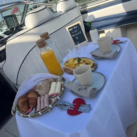 Vina Romance - Romantic Boat In Marina Hotel na wodzie Lizbona