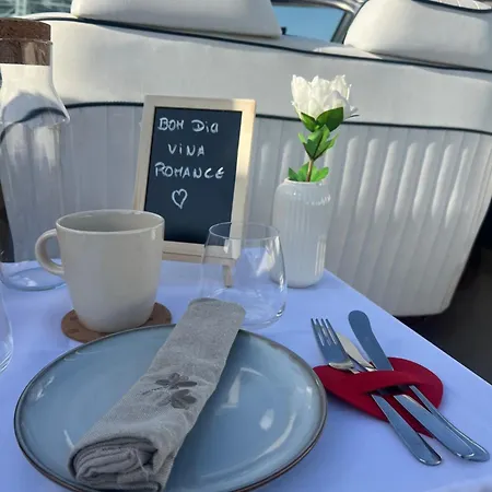 Hotel na wodzie Vina Romance - Romantic Boat In Marina